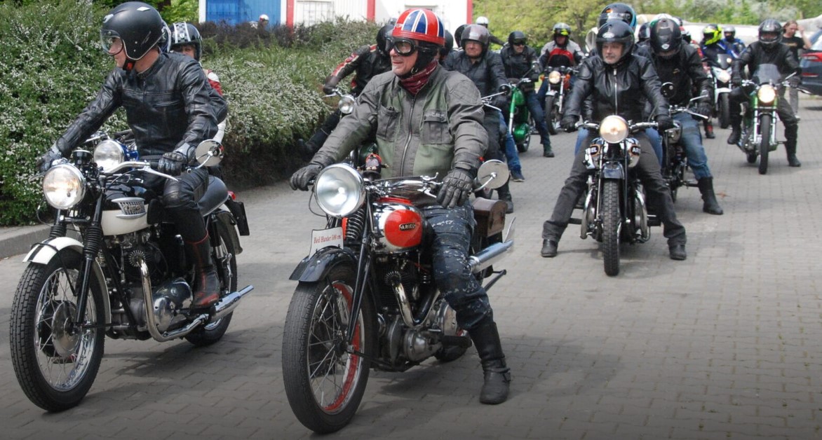 Setkání anglických motocyklů na Šlakhamru